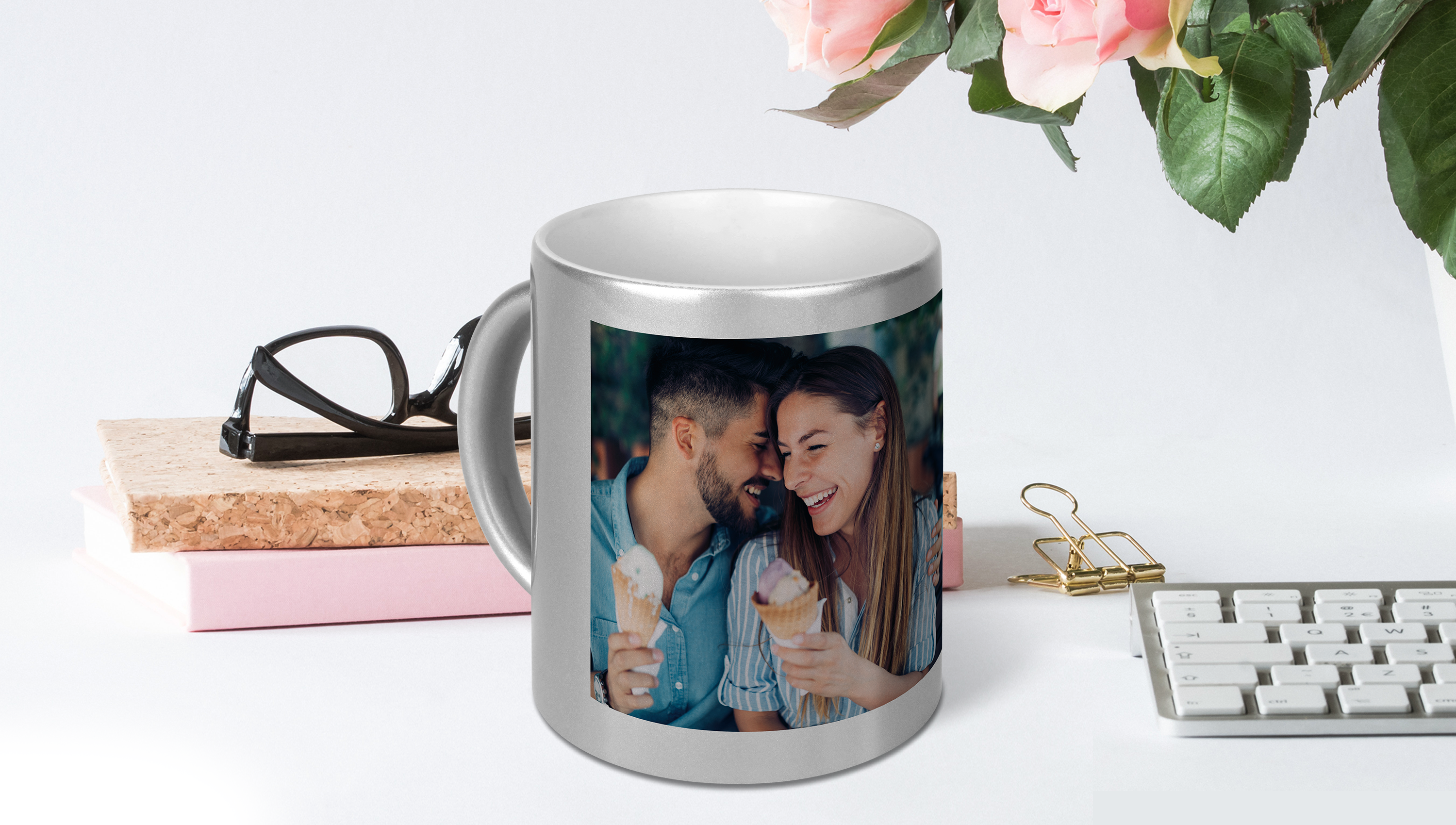 Silberne Tasse mit Foto bedrucken lassen